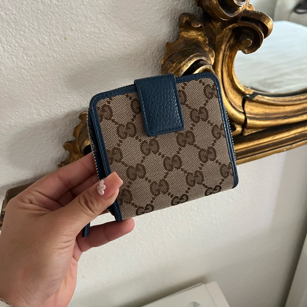 Gucci Beige and Blue Wallet
